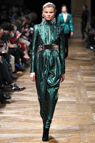 Look 18